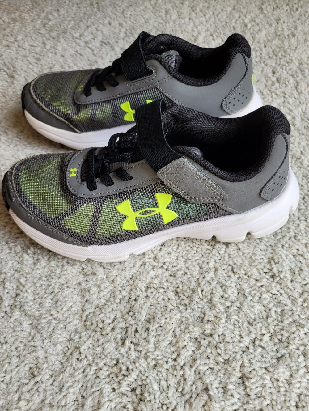 Under Armour Kids Gray and Neon Yellow Athletic Sneakers 13